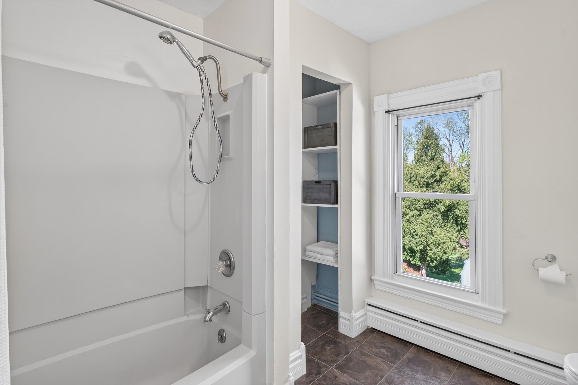 Upper level full bathroom