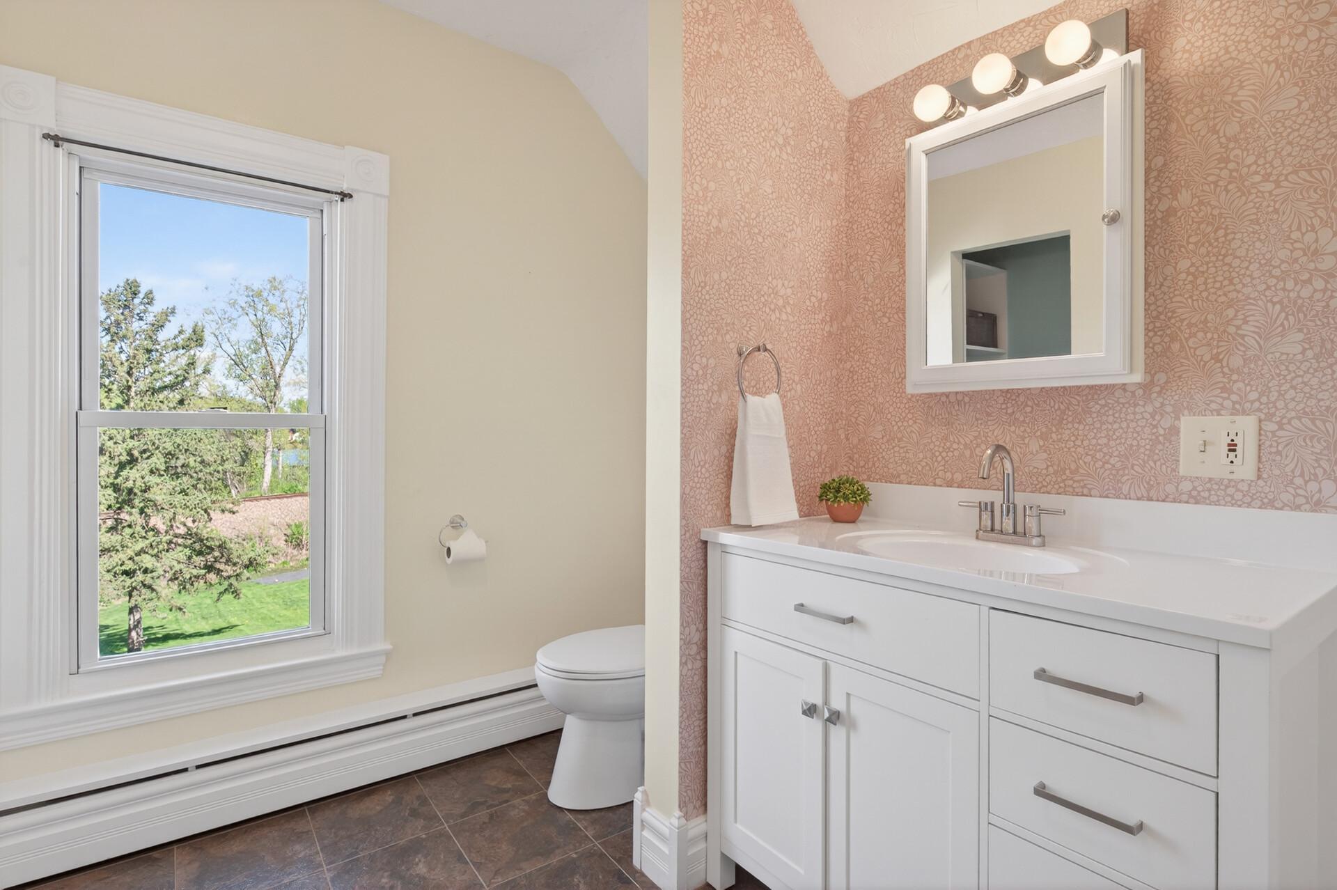 Upper level full bathroom