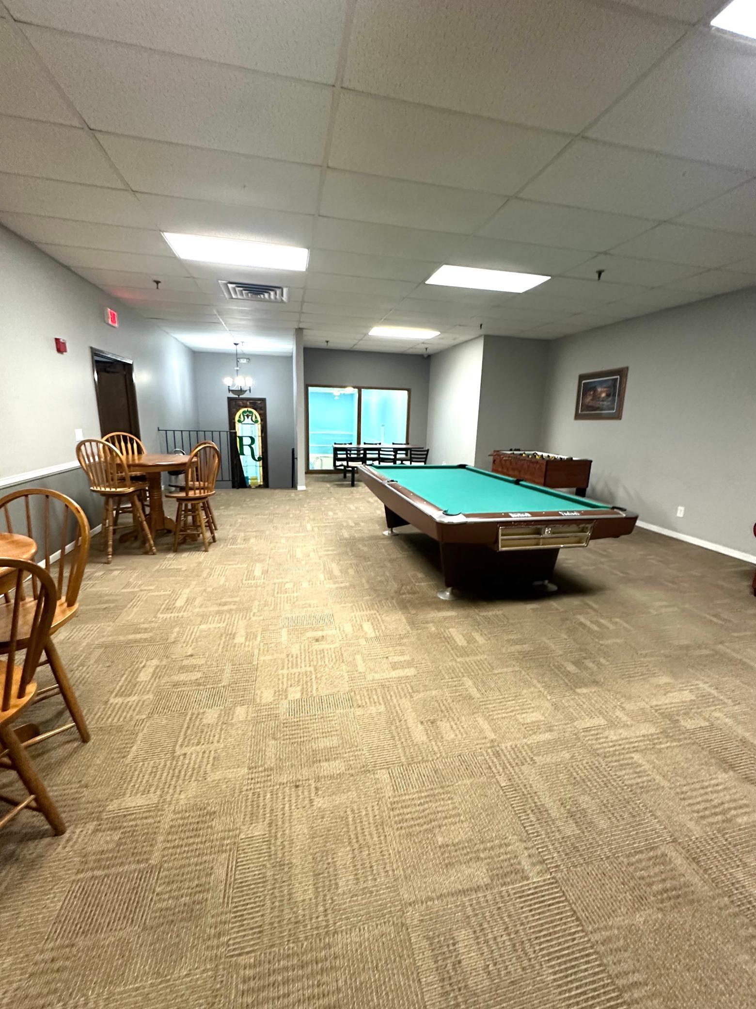Community Room has pool table and game tables