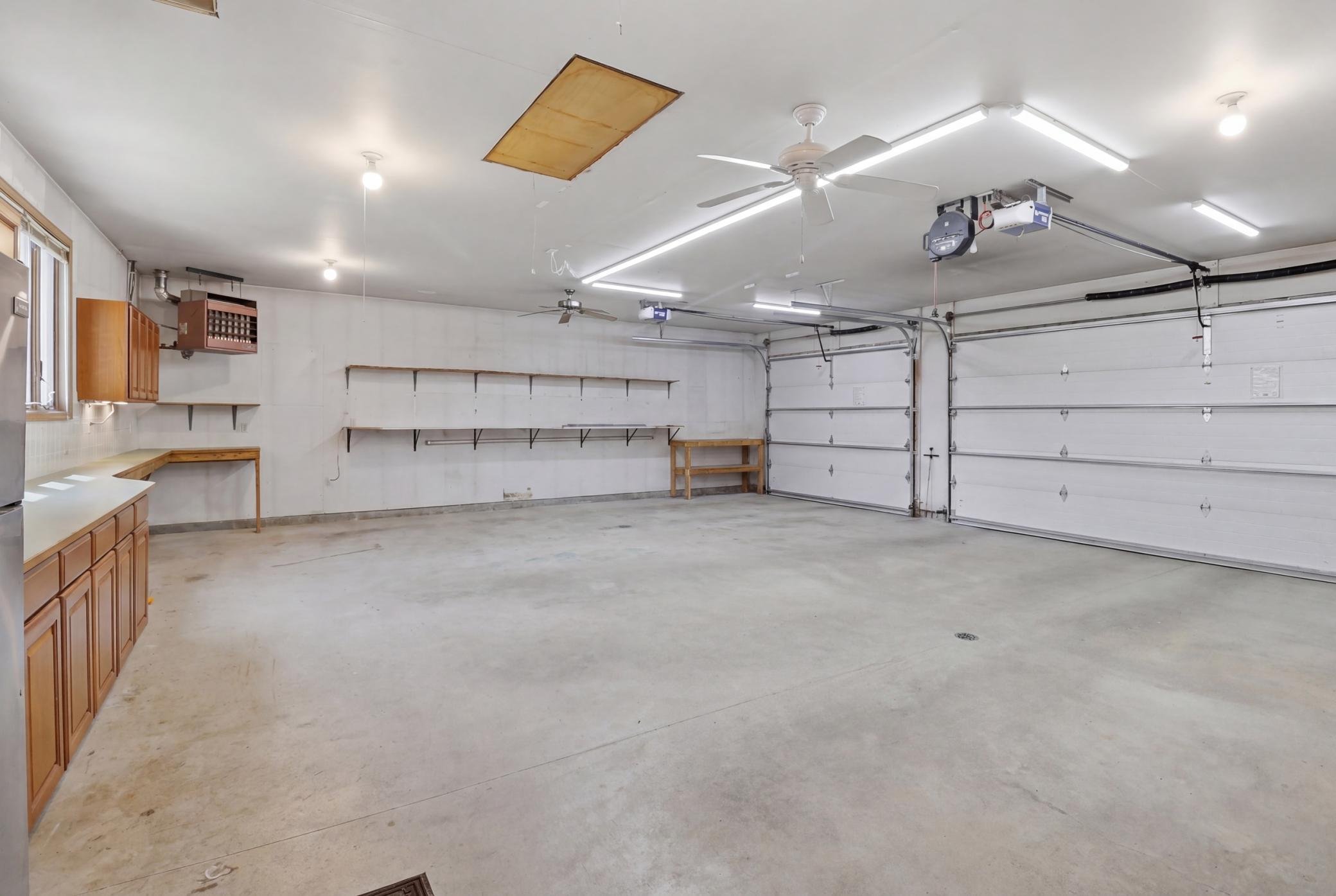 Oversized 3-car Garage