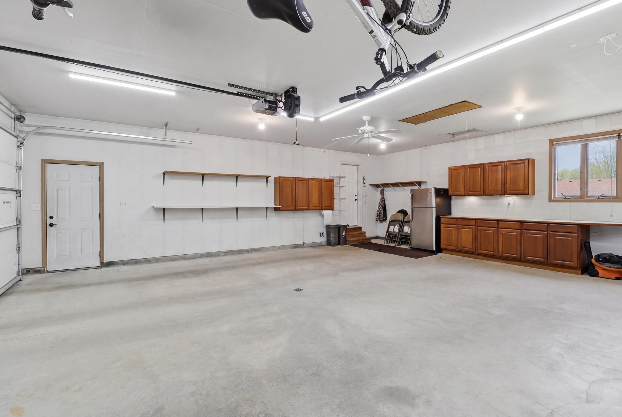 Oversized 3-car Garage