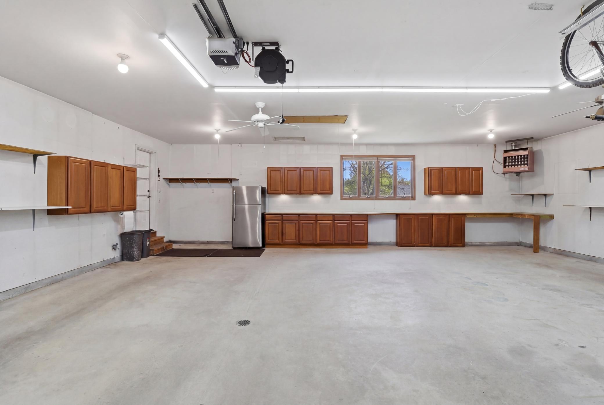 Oversized 3-car Garage