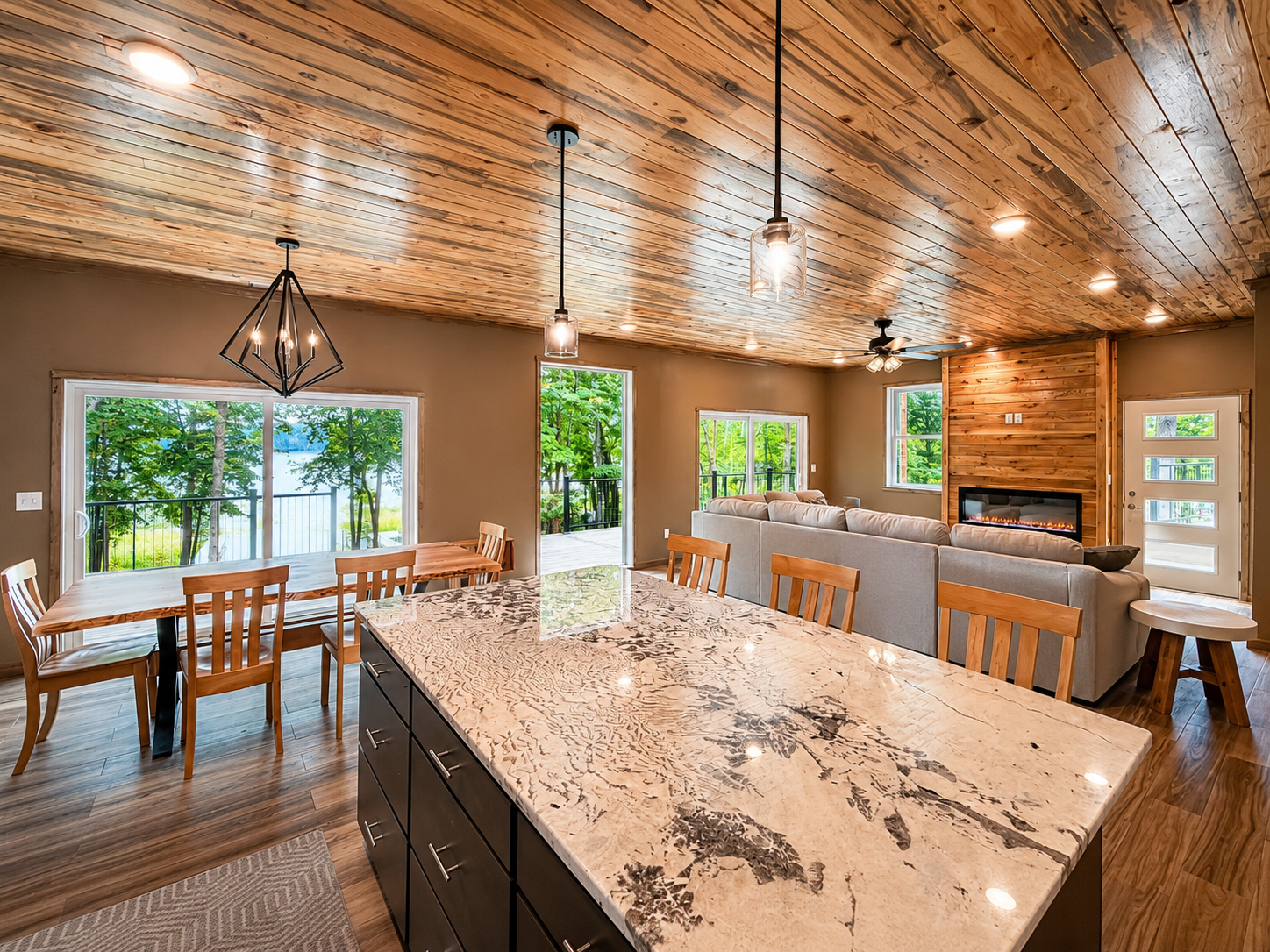 Open floor plan with views!.png
