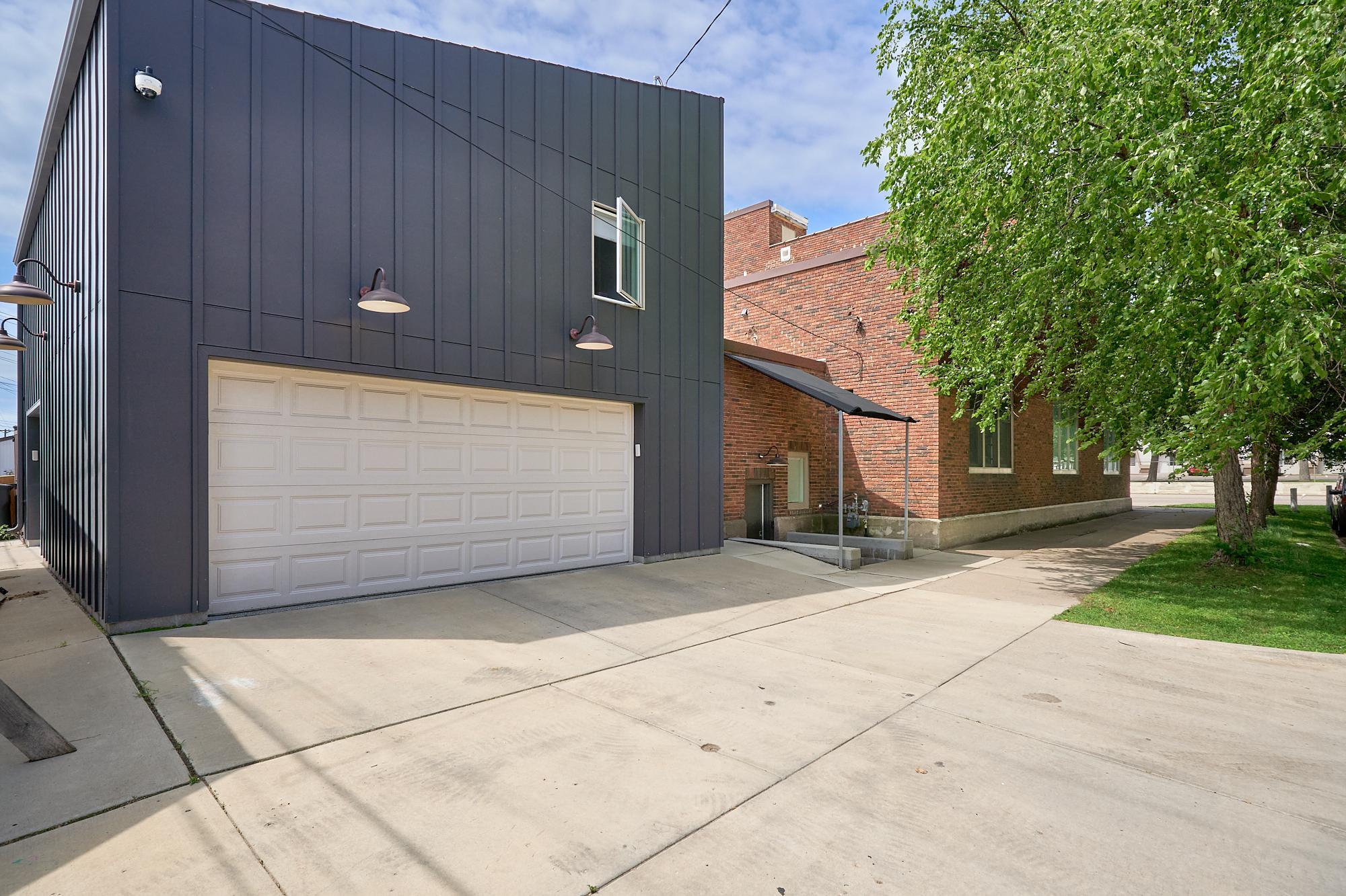 3 Car Garage + Lift