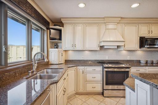 972 Rolling Greens Lane NW, Hutchinson, MN 55350