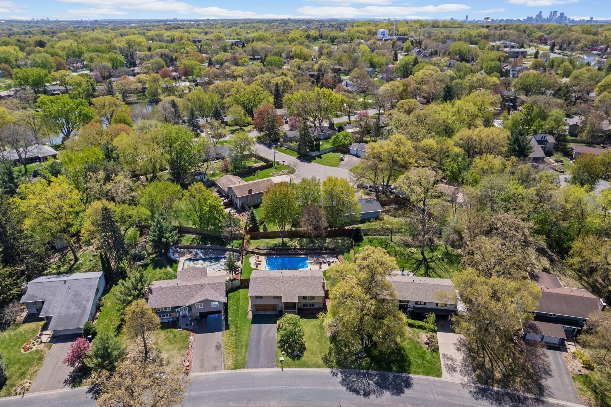 Just a few blocks away from SILVER LAKE!