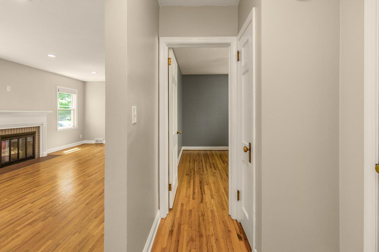 hallway to Bed rooms