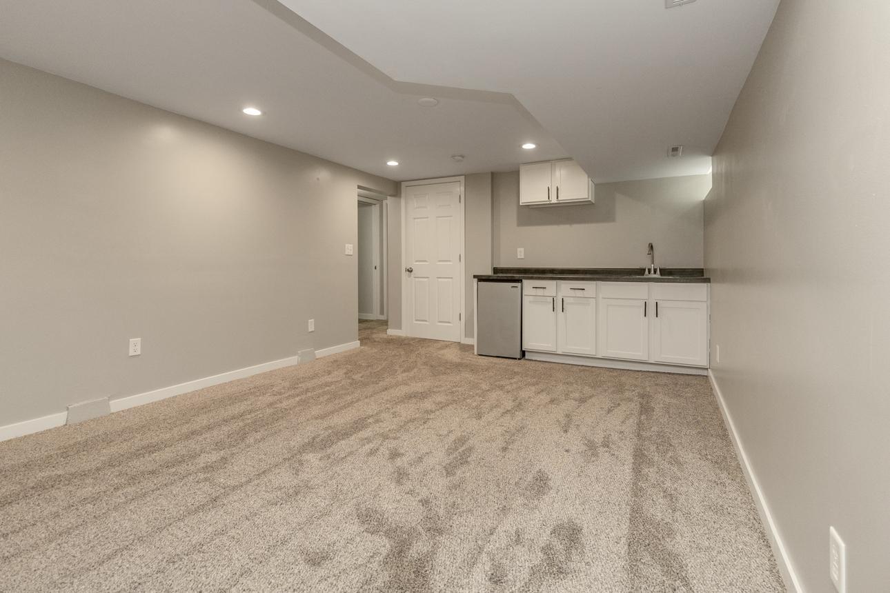 includes wet bar!