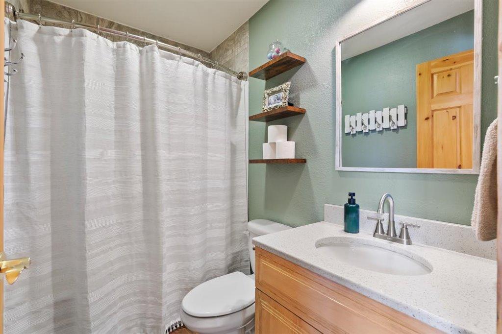 Main Floor bathroom