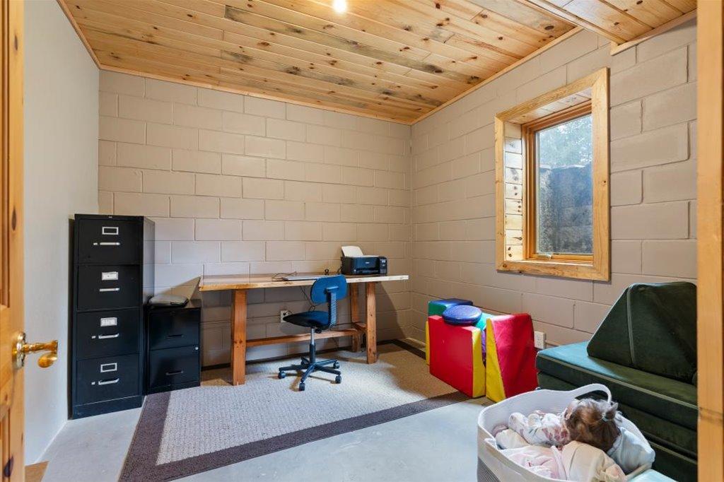 Office/Storage/Extra room