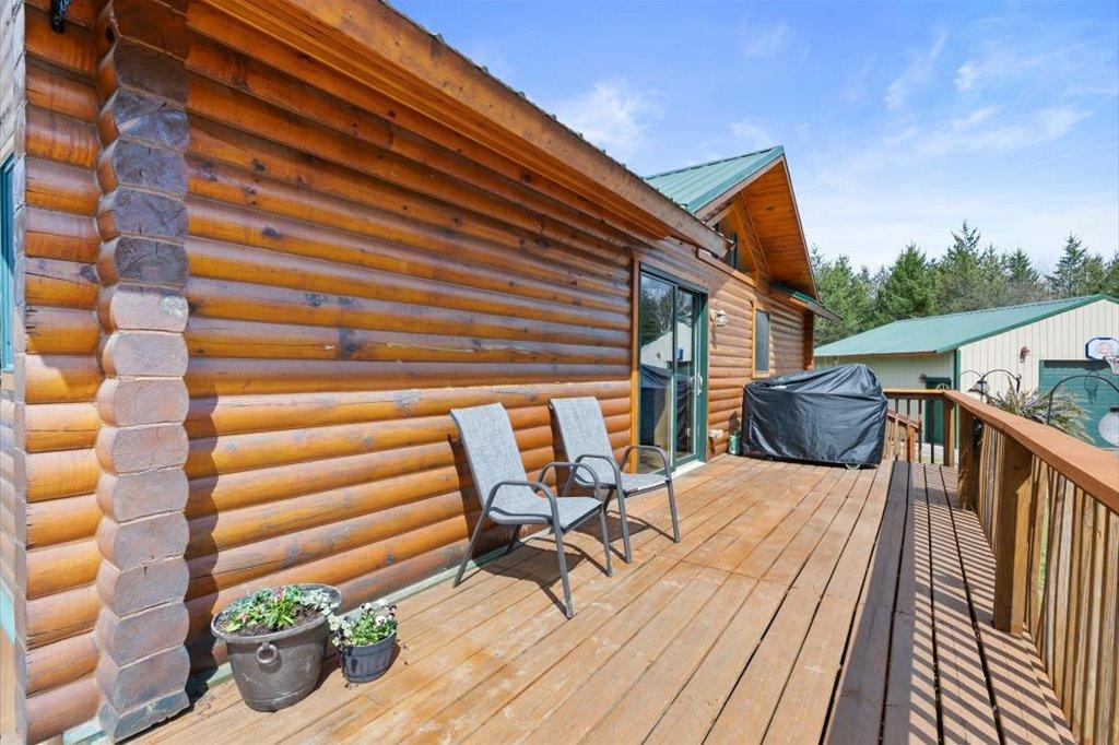 Room for meals and relaxing on the deck