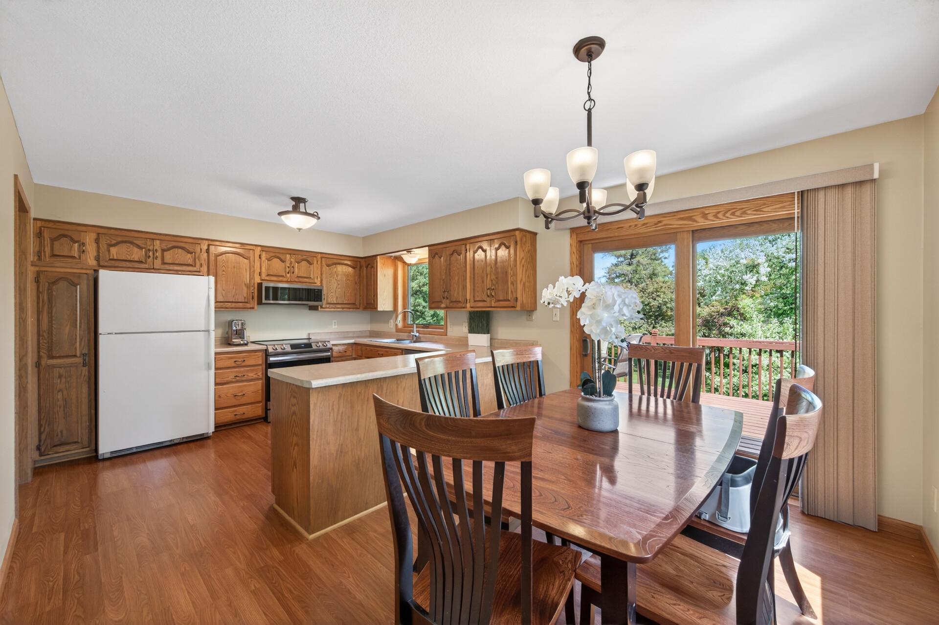 Dining room straight to your deck!