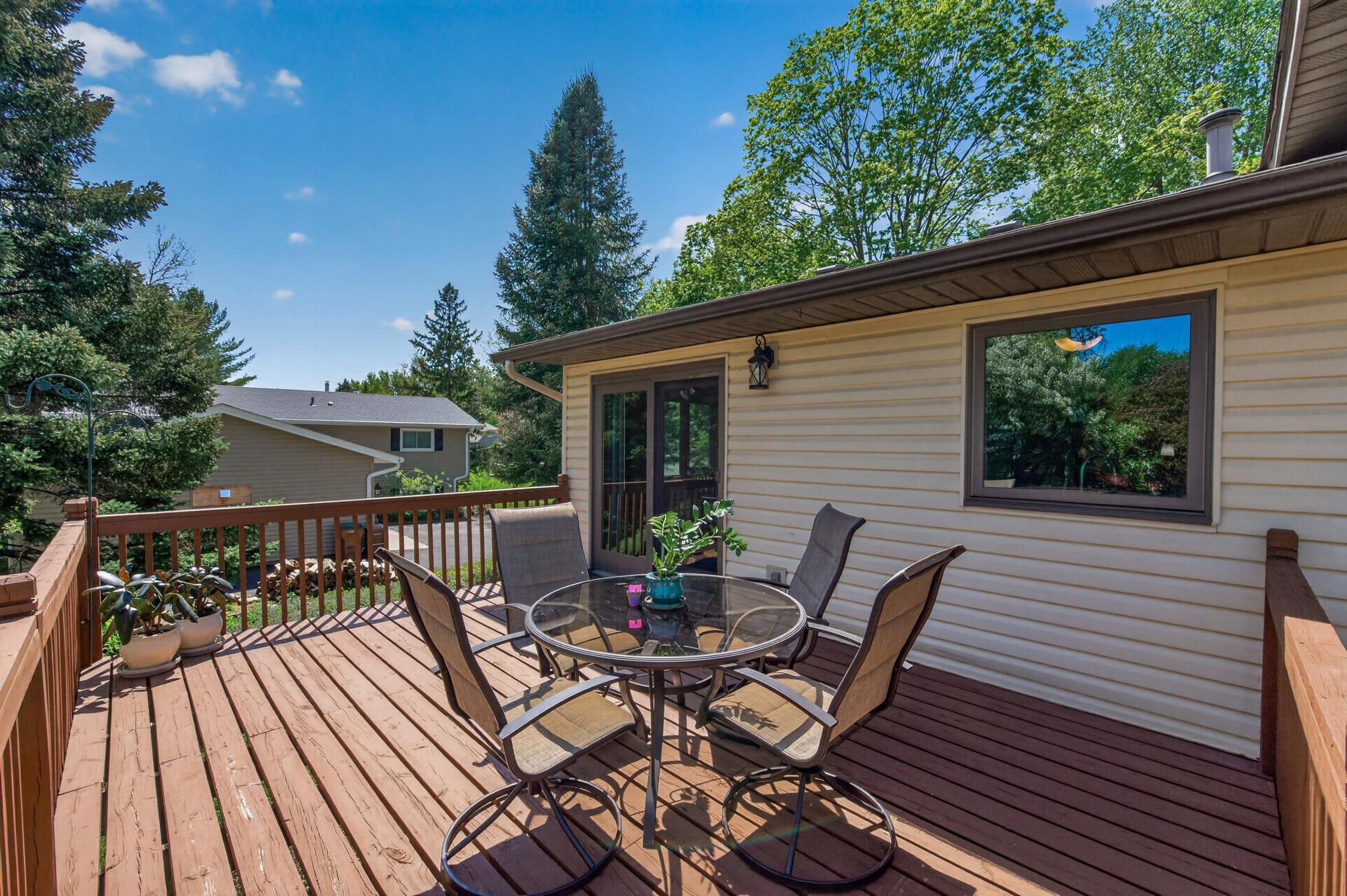 Main deck to living room