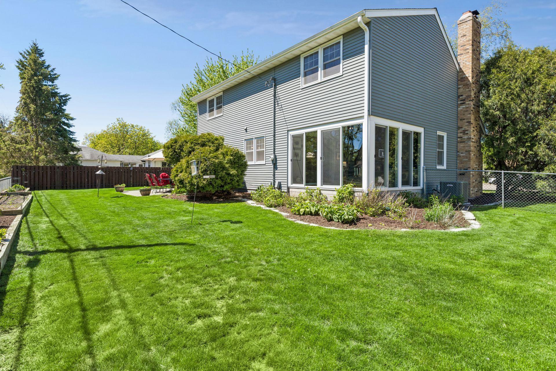 Fully fenced back yard!
