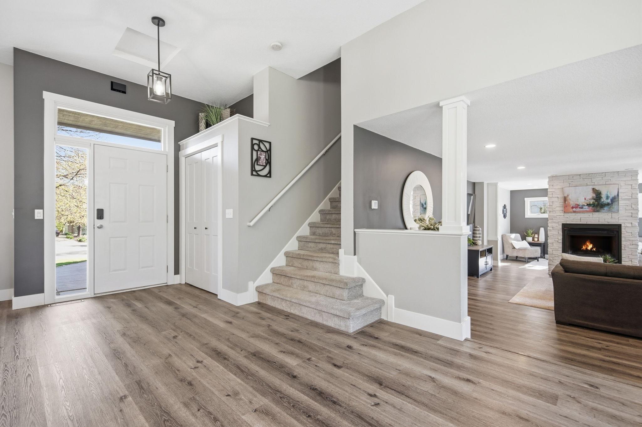 An inviting Foyer! See the architectural details and wonderful 10 ft ceilings