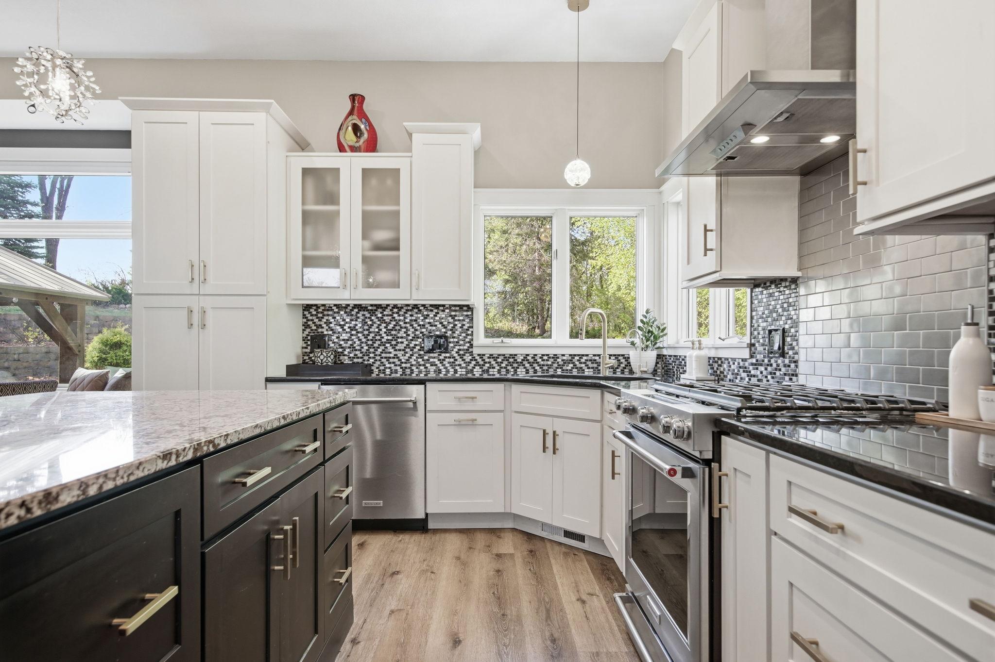 Gourmet range and upscale hood