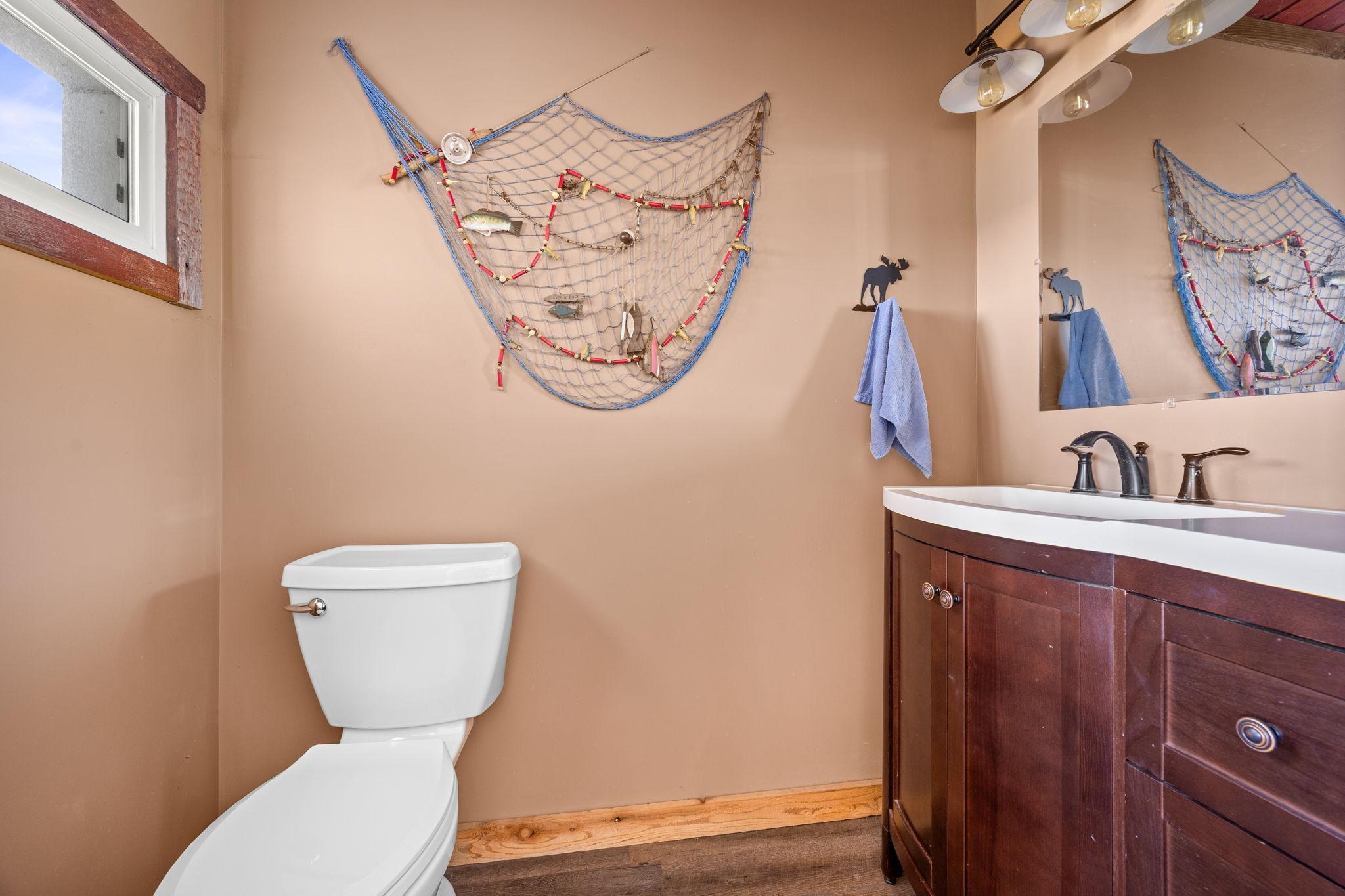 1/2 bath in primary suite