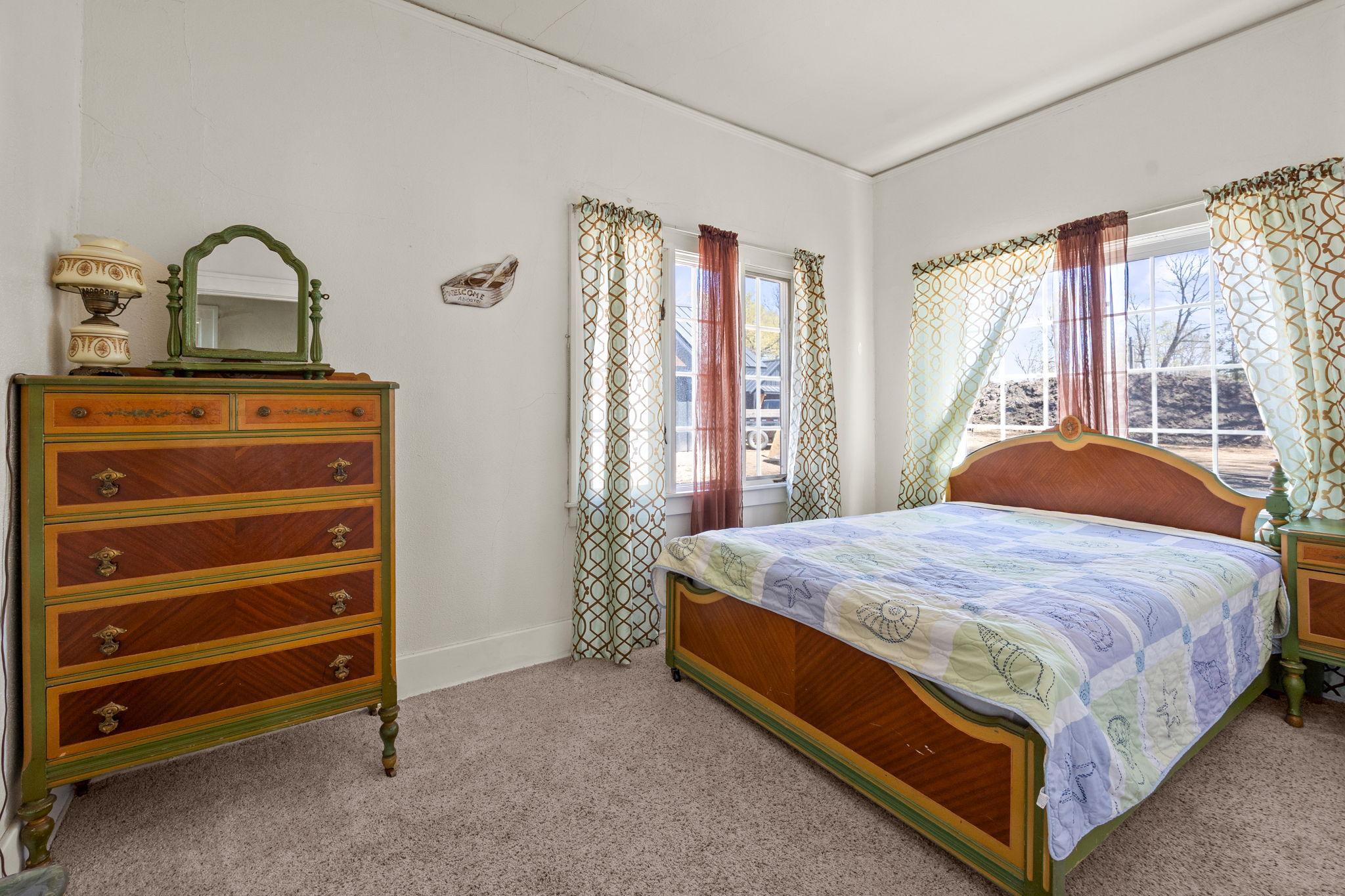 Another guest bedroom