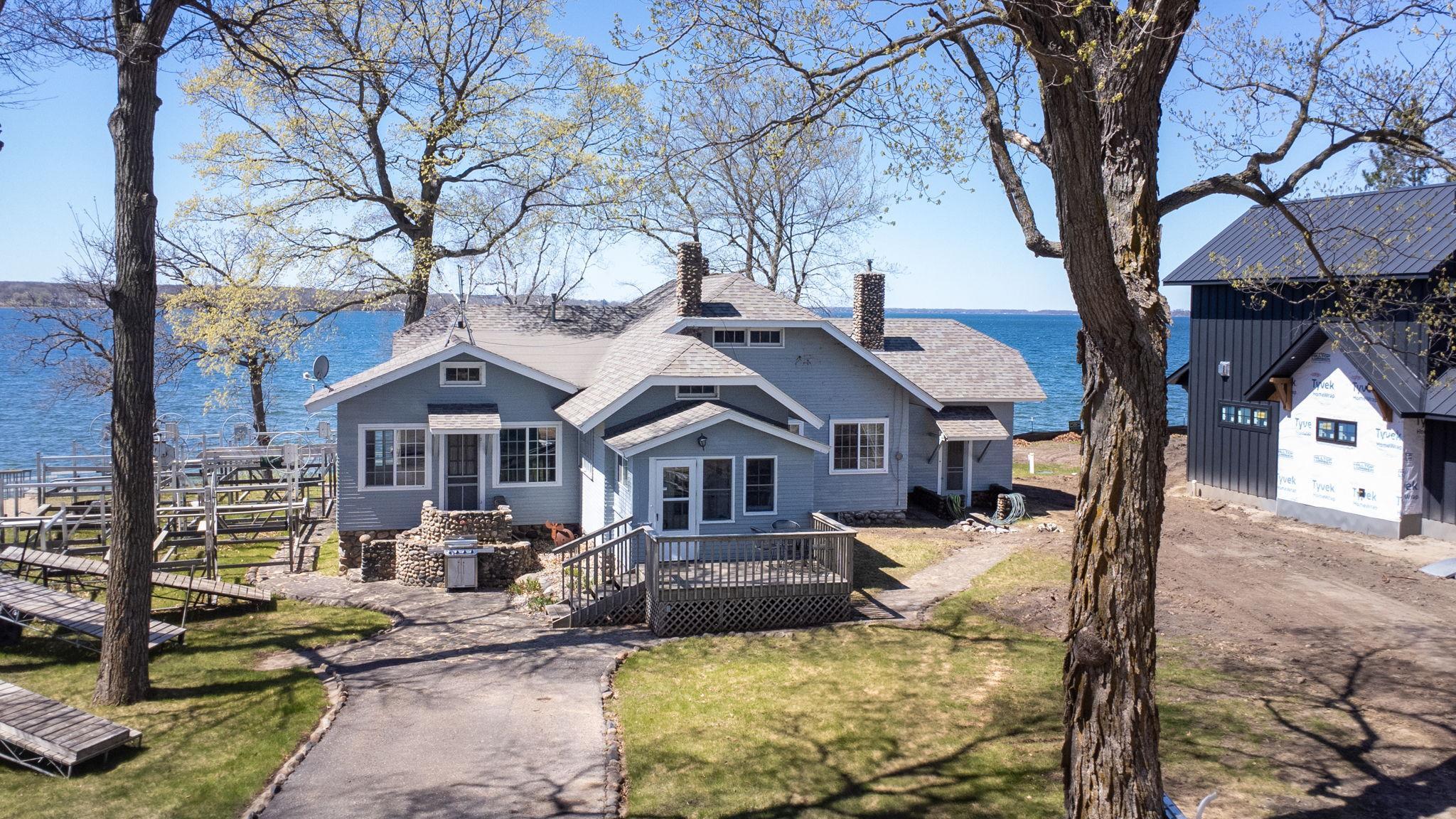 Quintessential classic lake cottage