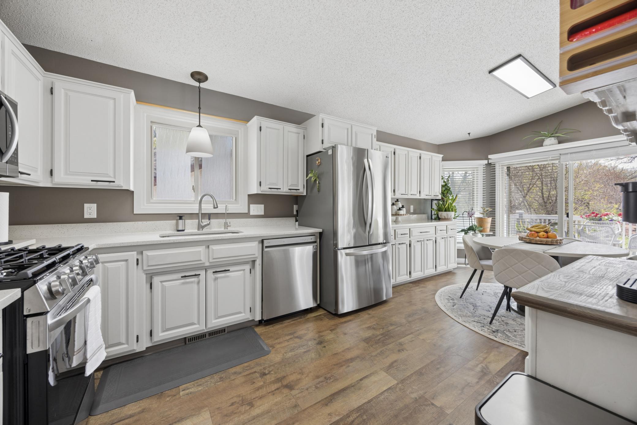 Beautiful Kitchen with Plenty of Cupboards