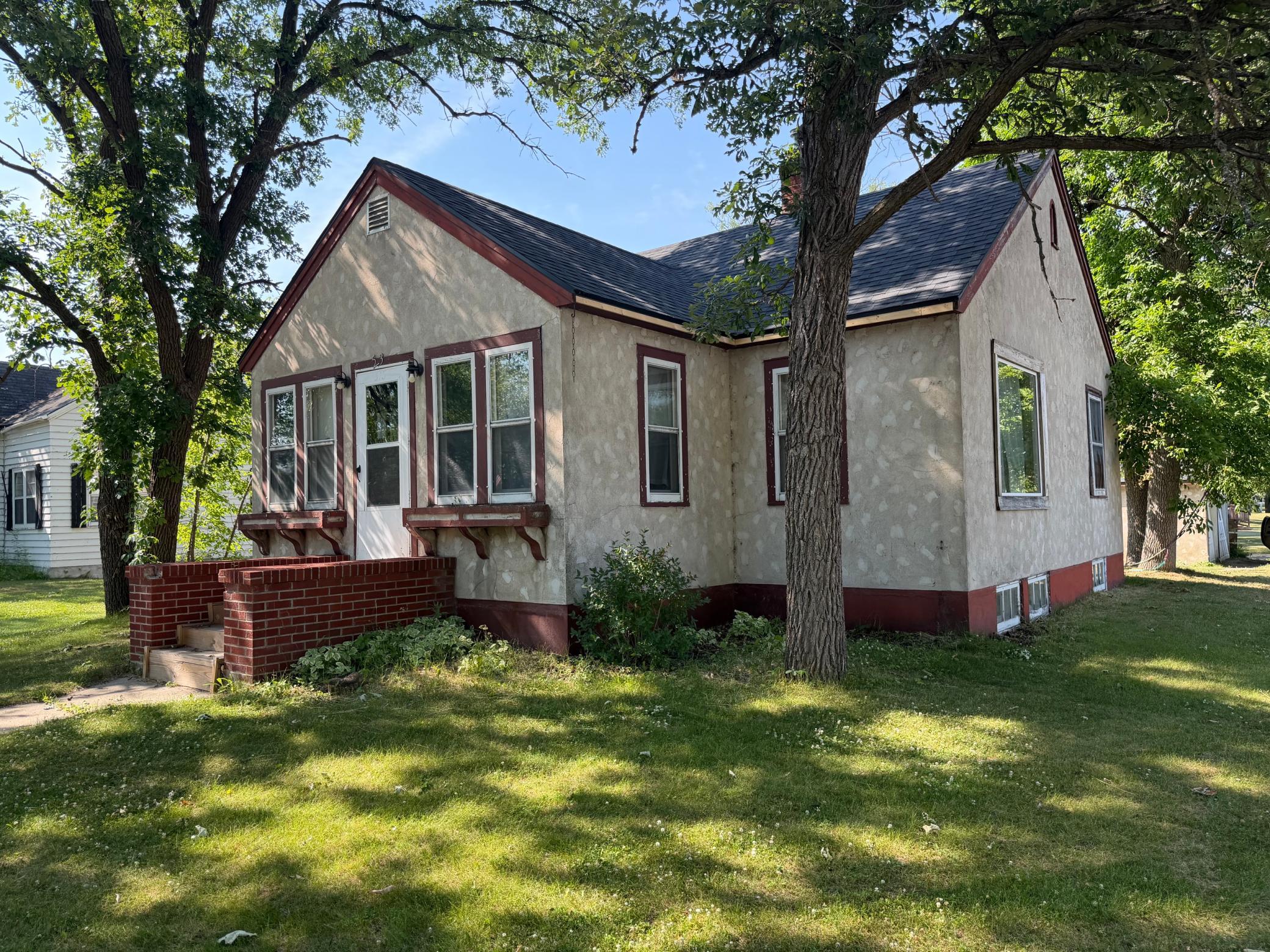513 Lake Street NE, Warroad, MN 56763