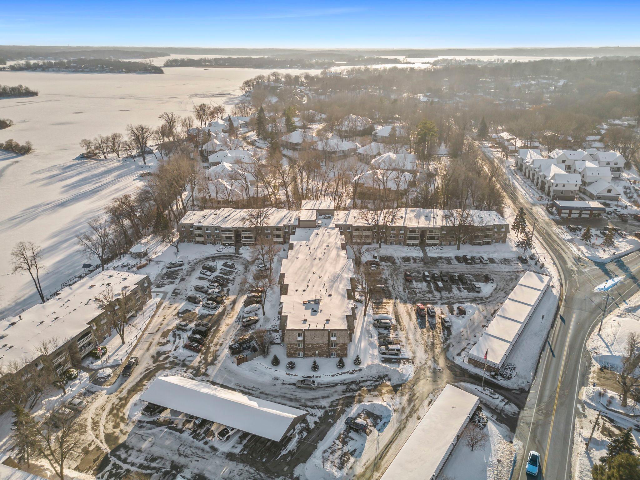 Condo complex on the lake!