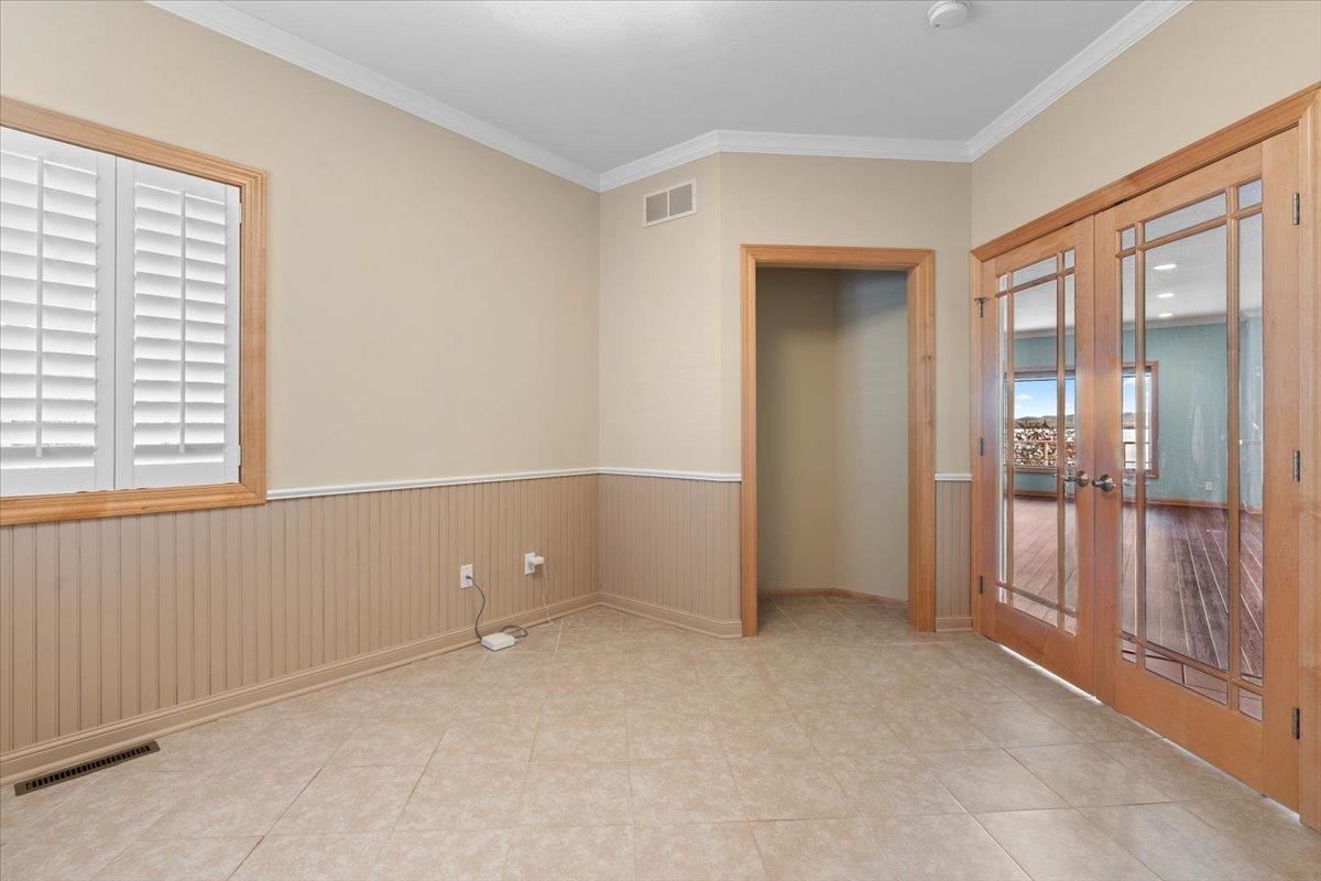 16-Office/Den