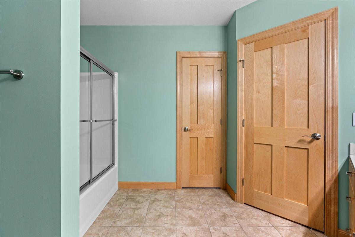 28-Guest Bath