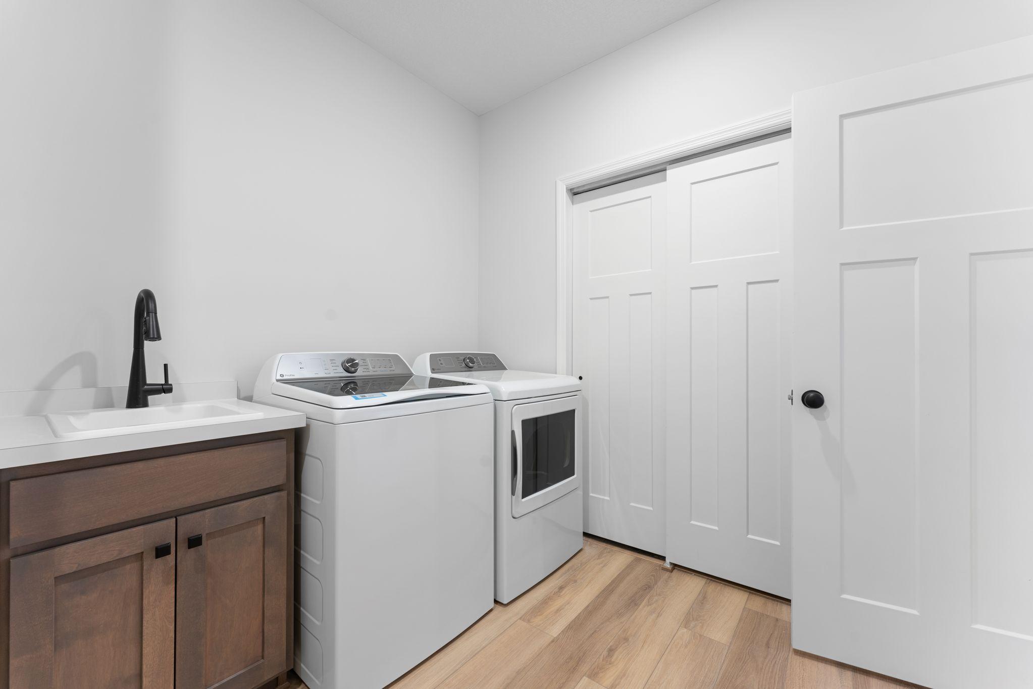 [L99-Z011]Laundry Room.1.jpg
