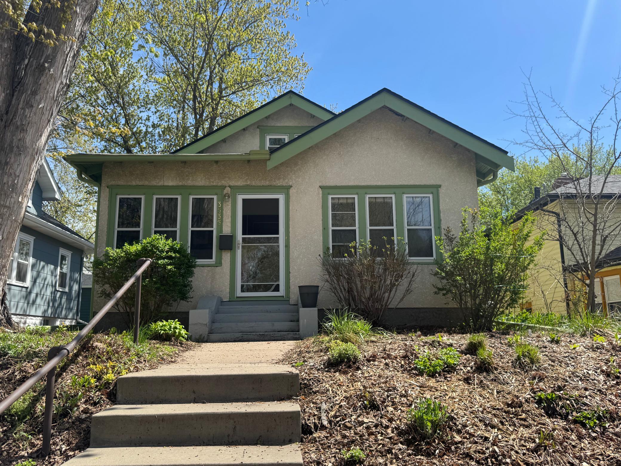2BR Craftsman bungalow with second level guest room