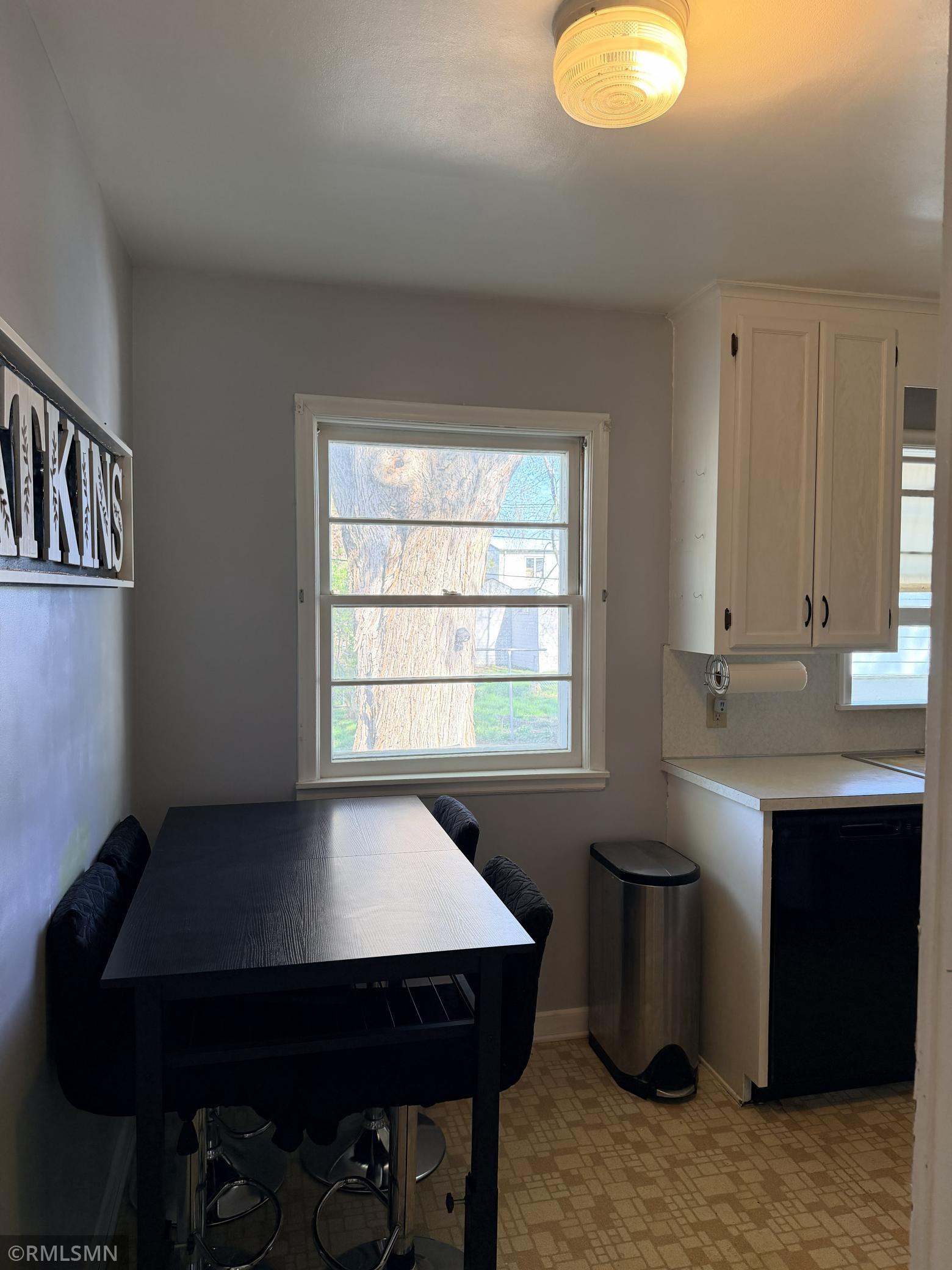 Eat-in kitchen area!