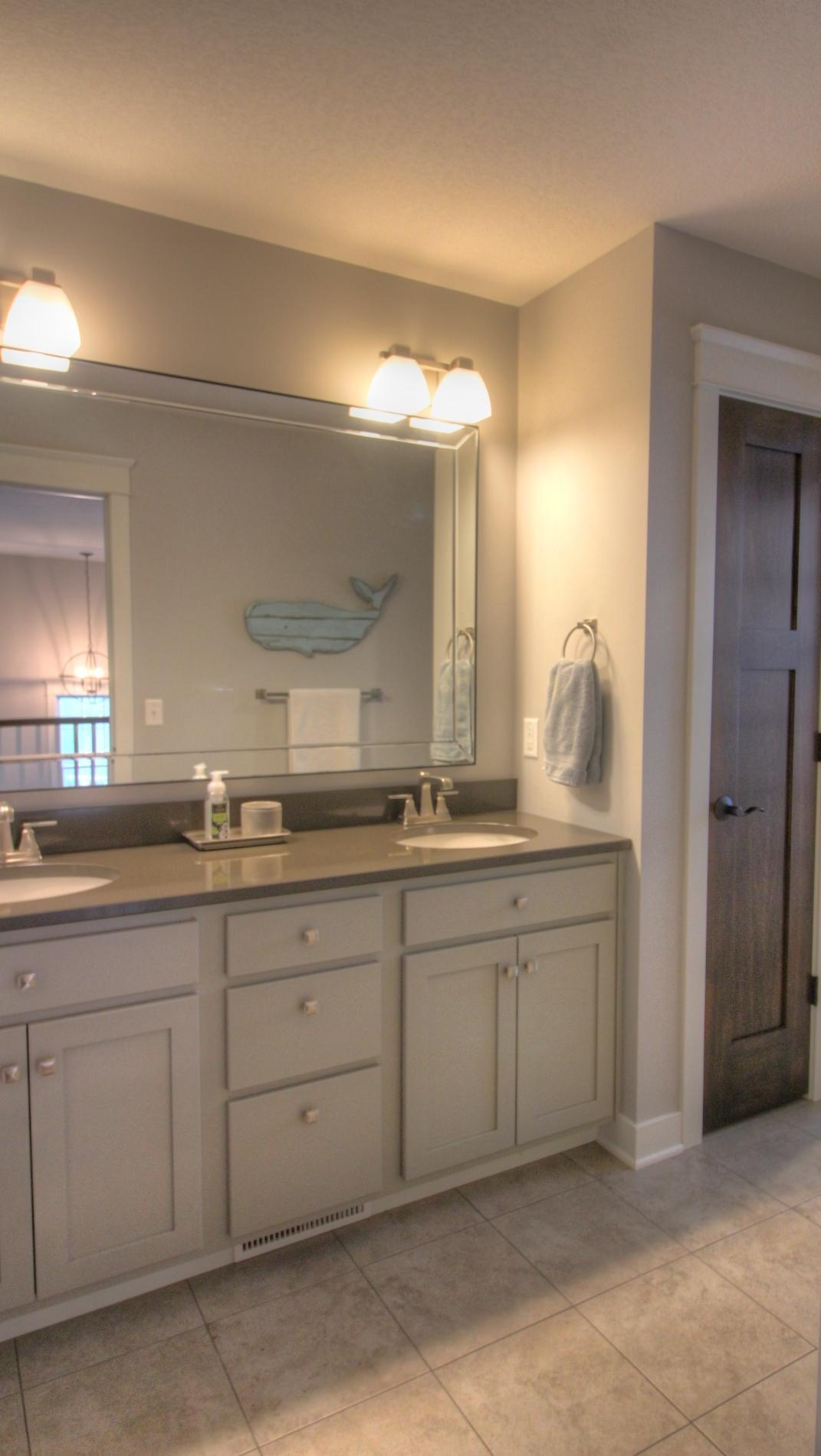 Upper Level Full Bath