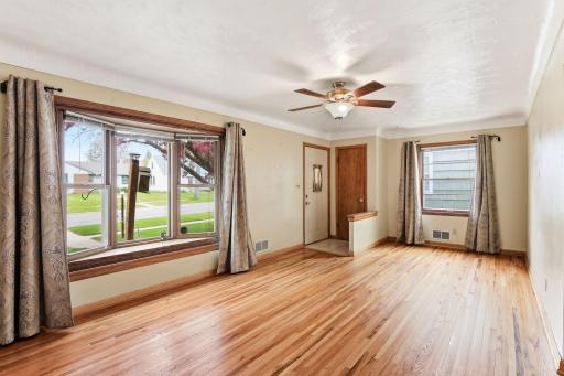 1562 Hoyt Avenue E, Saint Paul, MN 55106