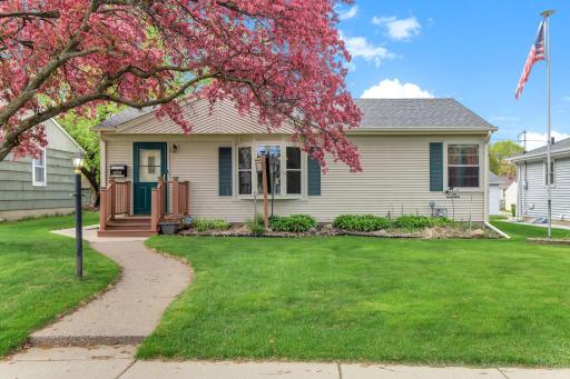 1562 Hoyt Avenue E, Saint Paul, MN 55106