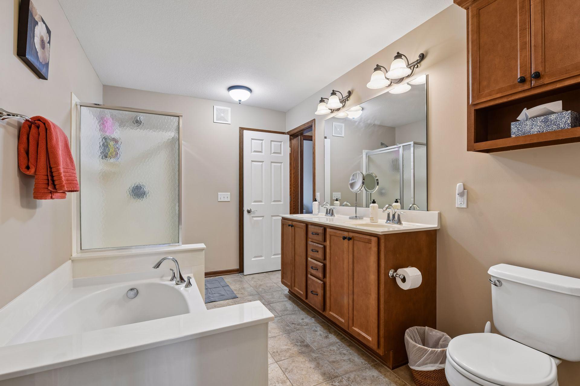 Upper Level Full Bath