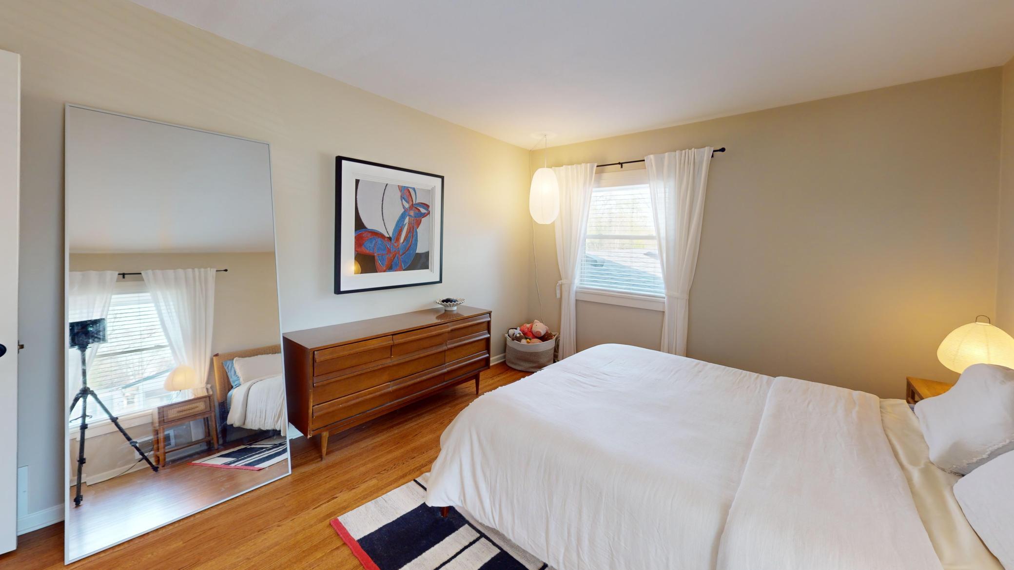1046 Bedroom 2.jpg