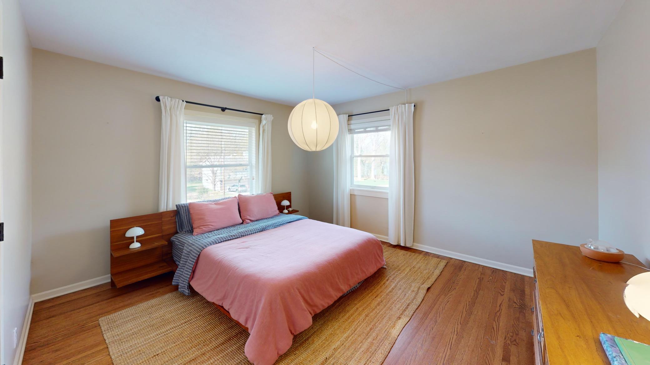 1046 Bedroom 1.jpg