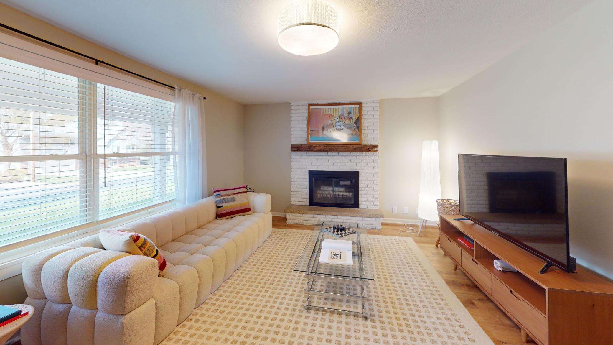 1046 Family Room 1.jpg