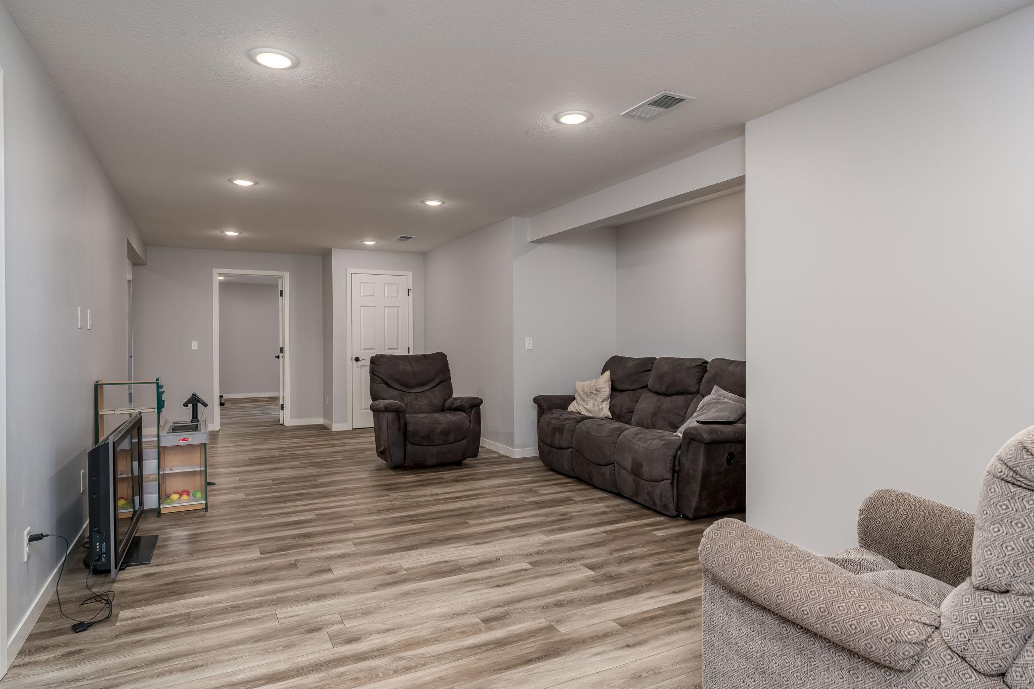 29-web-or-mls-62277-142nd-st.jpg