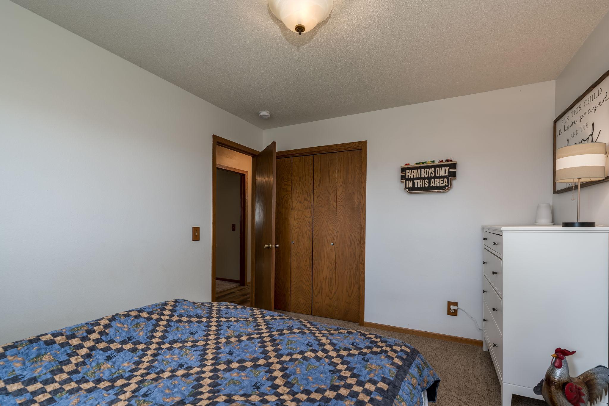 21-web-or-mls-62277-142nd-st.jpg