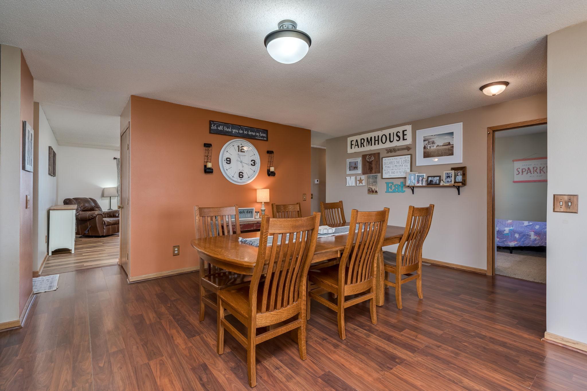 8-web-or-mls-62277-142nd-st.jpg