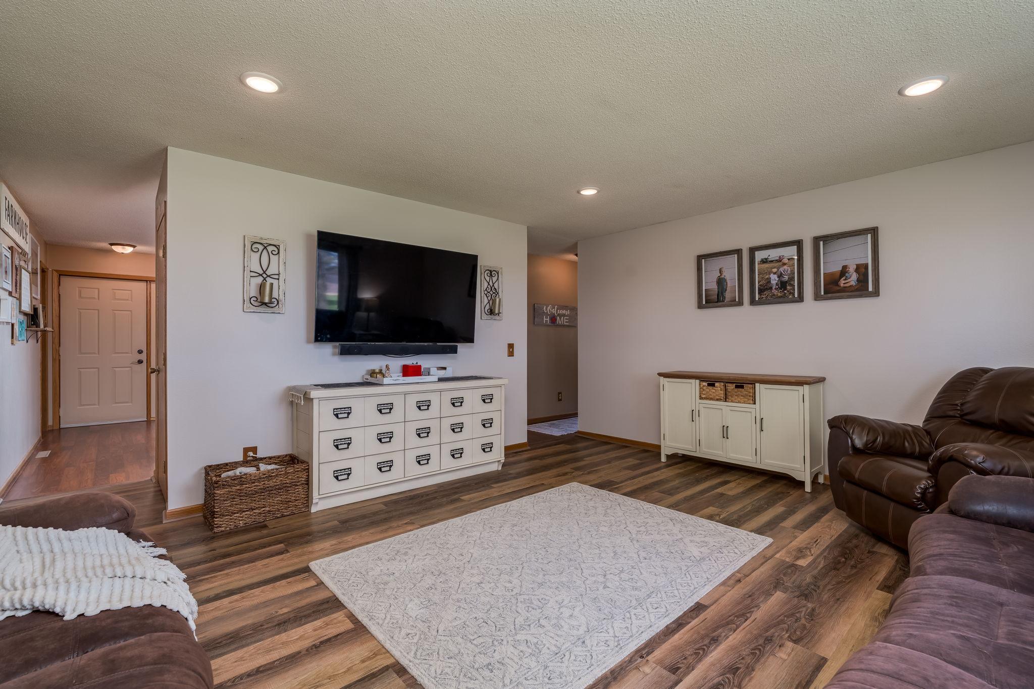 16-web-or-mls-62277-142nd-st.jpg