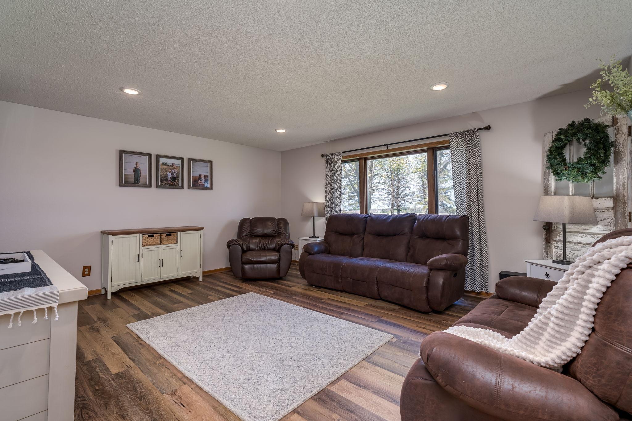 14-web-or-mls-62277-142nd-st.jpg