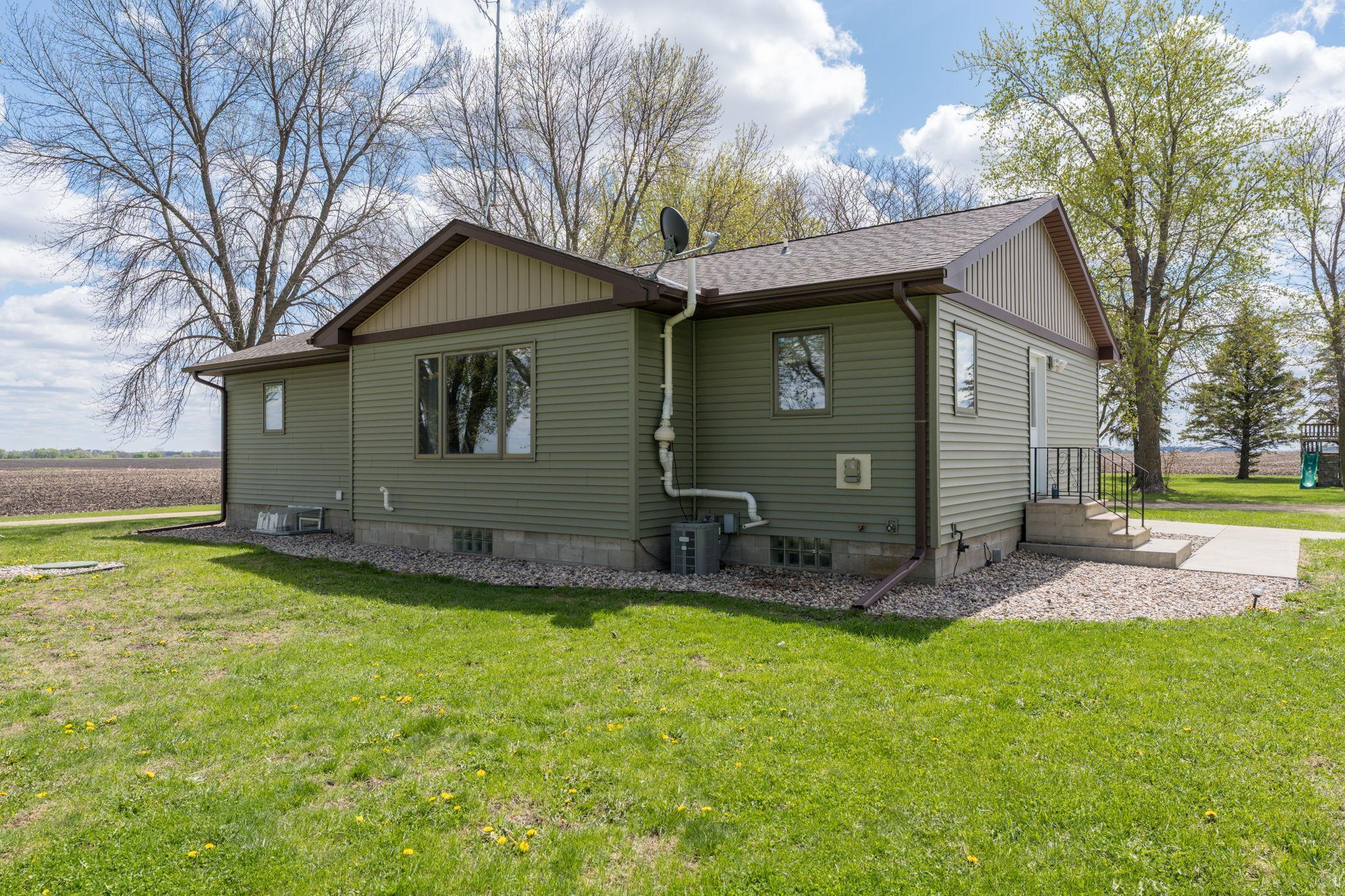 37-web-or-mls-62277-142nd-st.jpg
