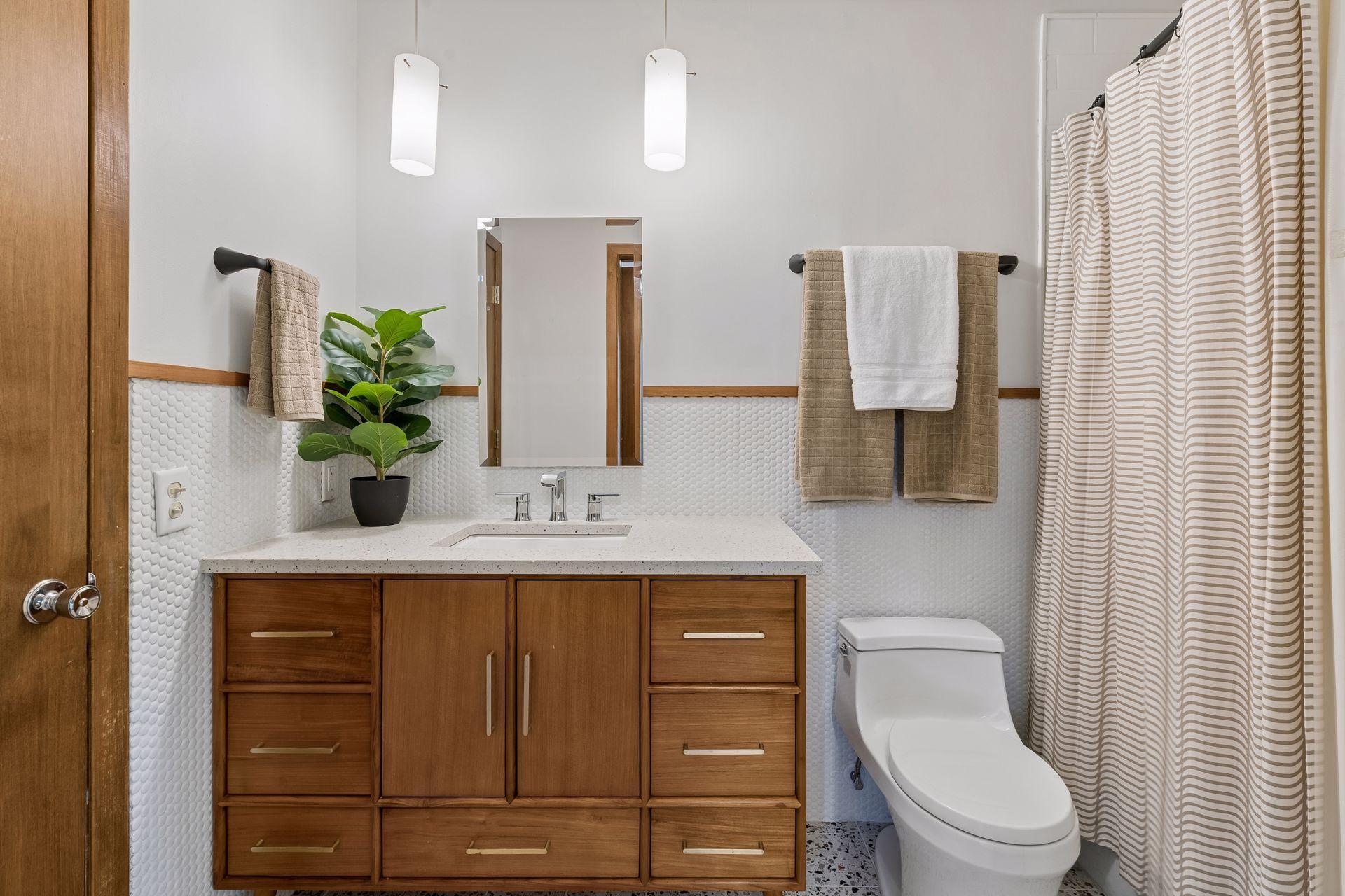 Remodeled walk thru full bath