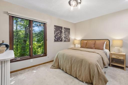 8 Sandpiper Lane, Saint Paul, MN 55127