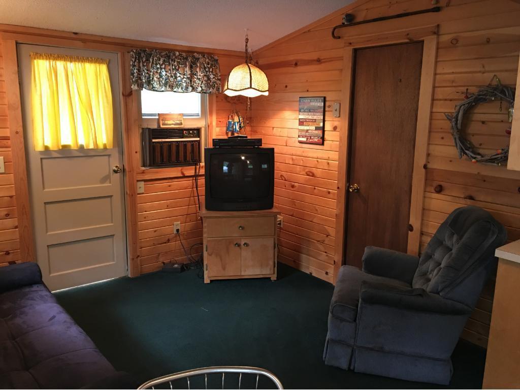 Cabin LR.jpg