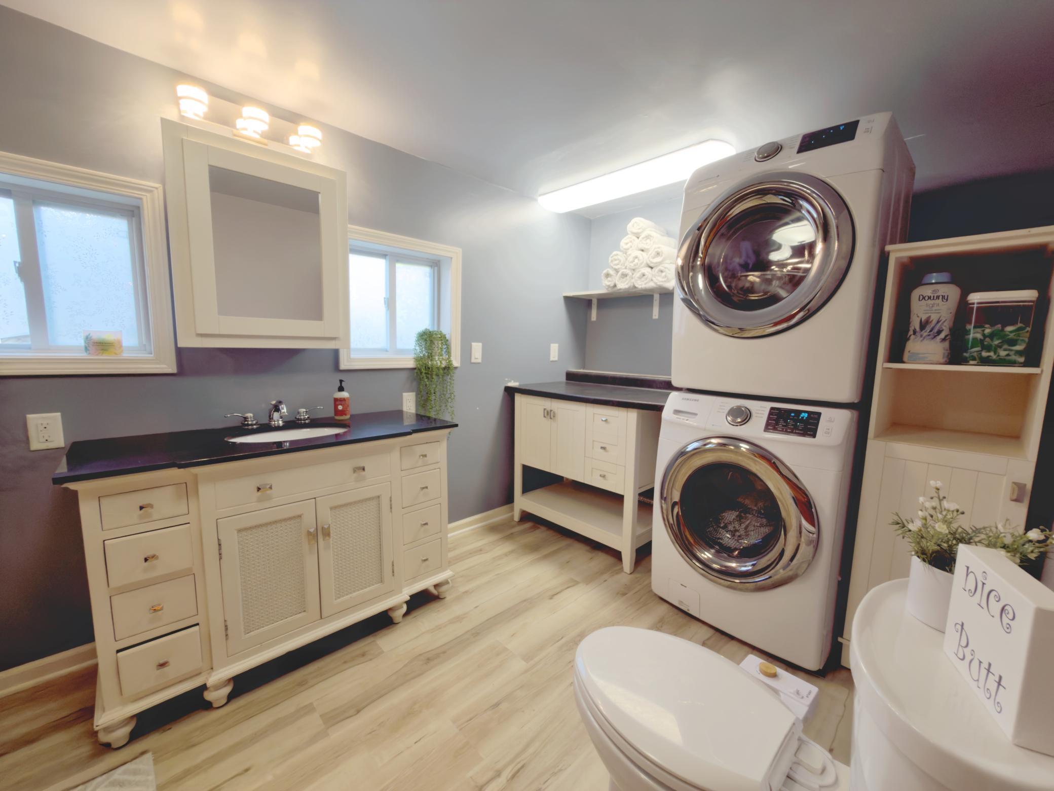 Main floor bath/laundry