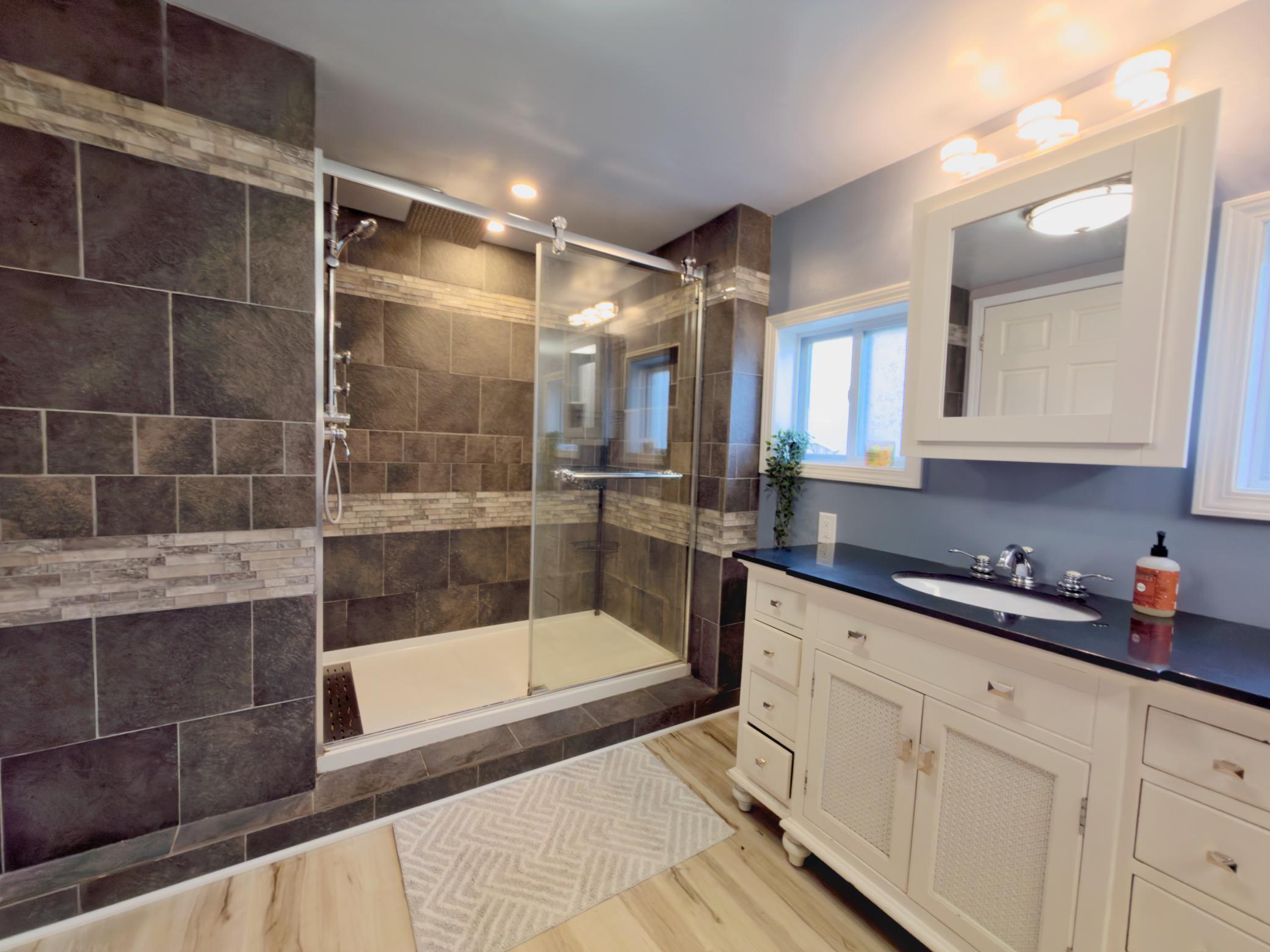 Main floor bath/laundry