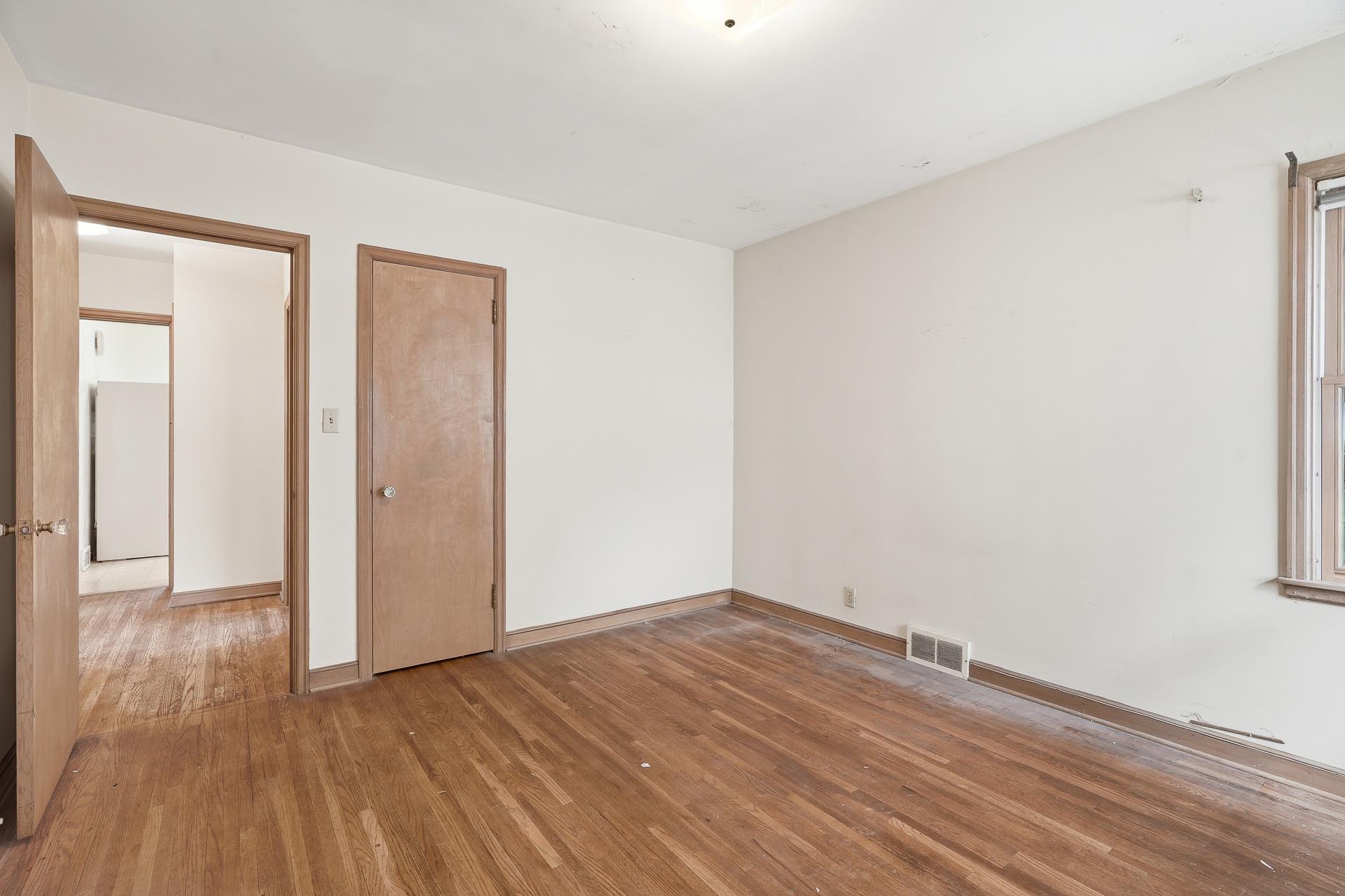 Wall closet in 2nd bedroom.